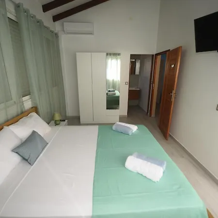 Le Papillon Tropical , aile droite-3